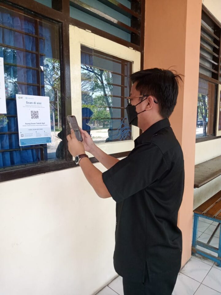 Fakultas Teknik Universitas Veteran Bangun Nusantara Sukoharjo Menerapkan Aplikasi PeduliLindungi